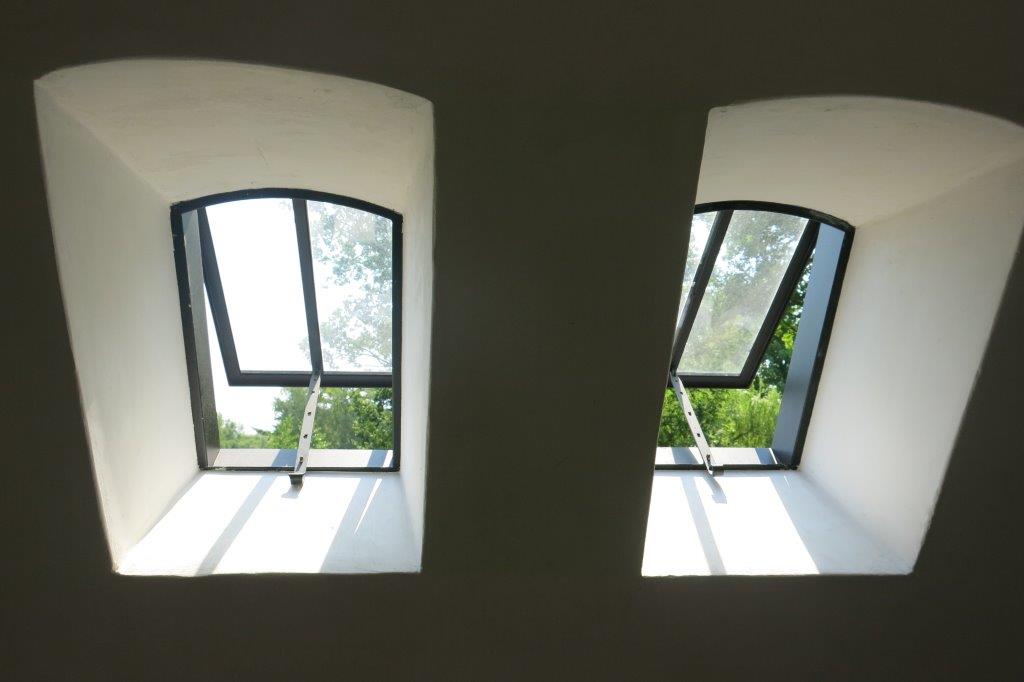 510.0001.70 Dachfenster DRK 40 x 60 cm (Fensterteil) Oben Rundbogen Vertikale Einteilung Eisen pulverbeschichtet